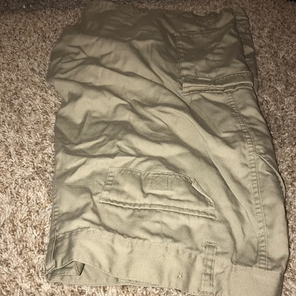 Men's beige cargo shorts